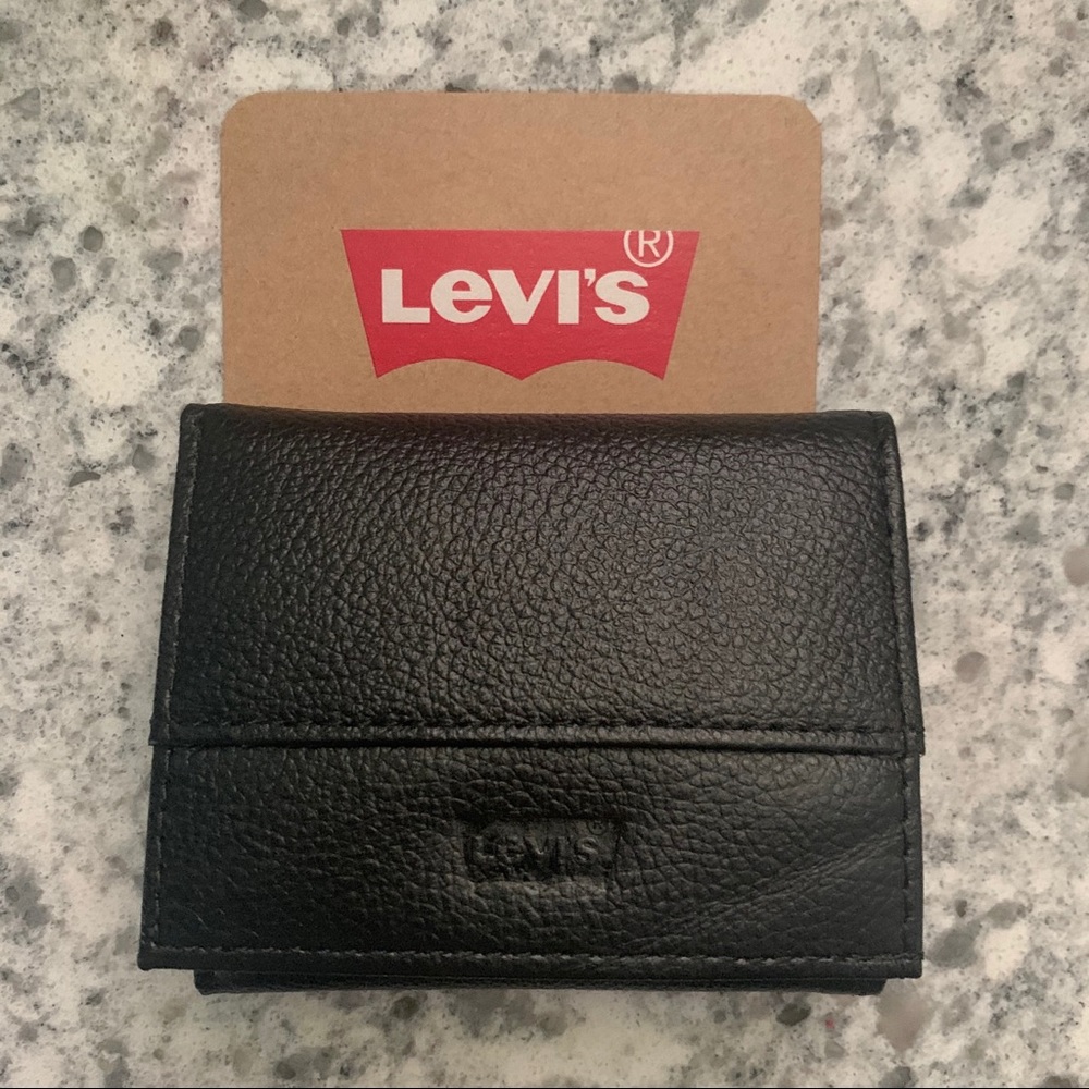 NWT Levi’s wallet